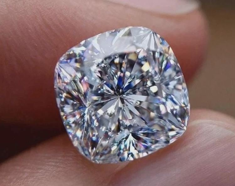 Choosing a diamond